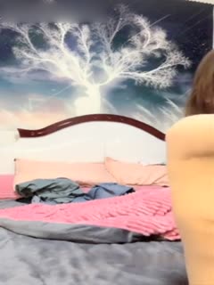 骚气少妇翘着屁股被后入猛操 搞完还不够爽椅子按摩器震动高潮喷水